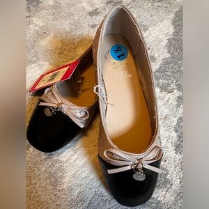 Beautiful dress shoes for girls. Vinca Camuto brand. Newer worn.